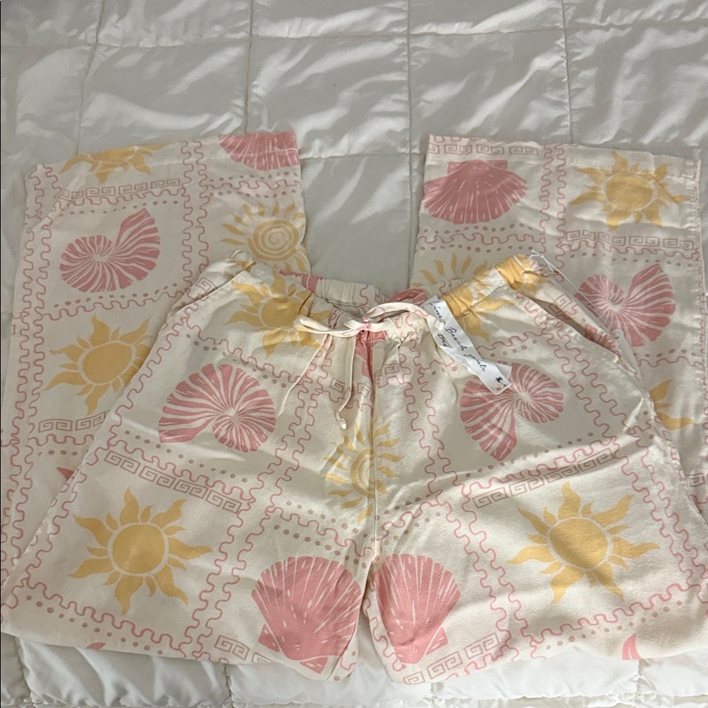 Wide-Leg Beach Print Lounge Pants in Cream with Pink & Yellow Shell Motif